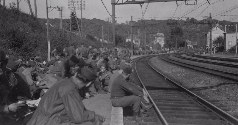 Illustration for article titled Newly discovered pictures show the everyday life of a WWII soldier